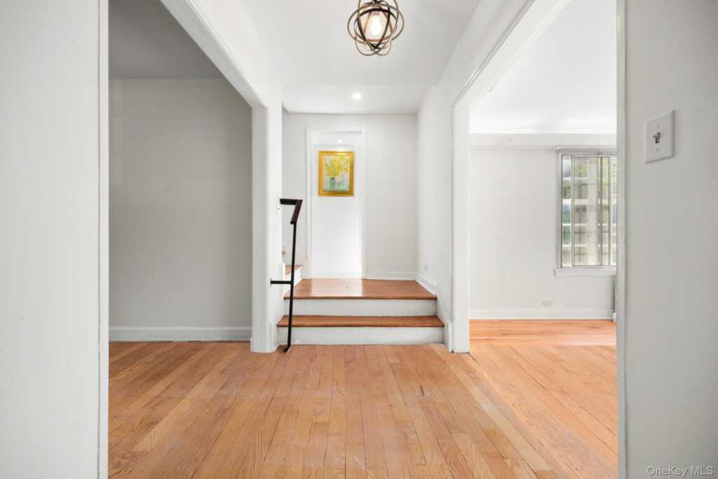 2 Byworth Road, New Rochelle, NY 10804 - Photo 5 of 43
