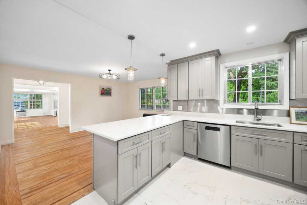 2 Byworth Road, New Rochelle, NY 10804 - Photo 7 of 43