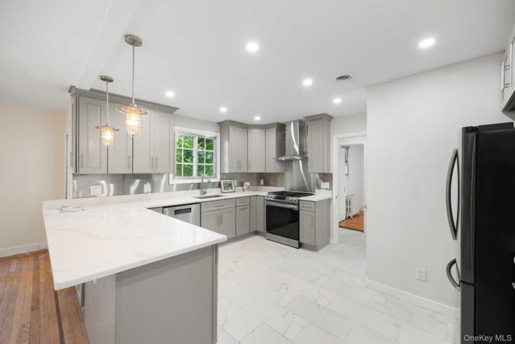 2 Byworth Road, New Rochelle, NY 10804 - Photo 8 of 43
