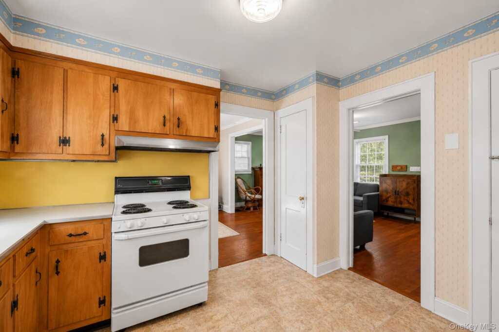 13 Washington Circle, Suffern, NY 10901 - Photo 11 of 33