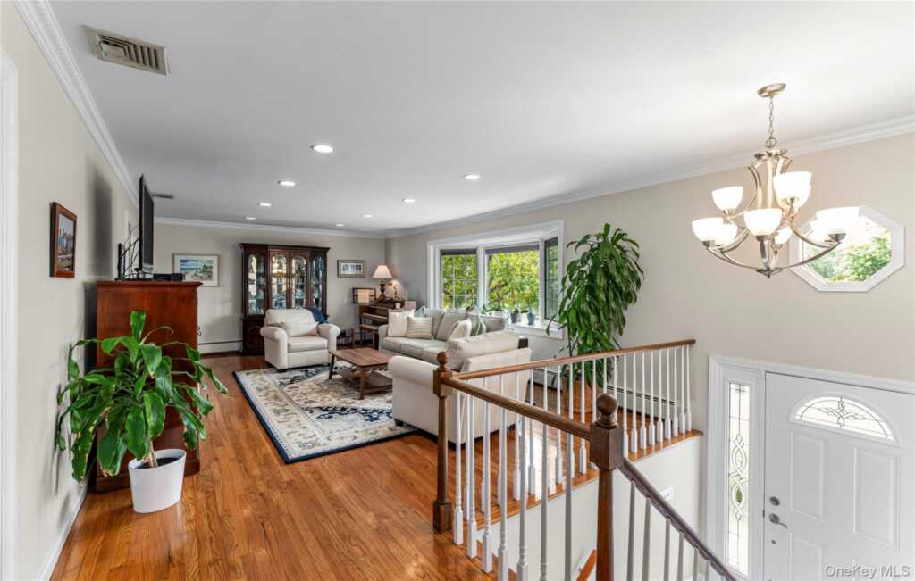 619 Russet Road, Valley Cottage, NY 10989 - Photo 10 of 38