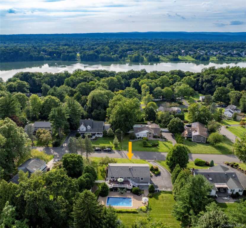 619 Russet Road, Valley Cottage, NY 10989 - Photo 2 of 38
