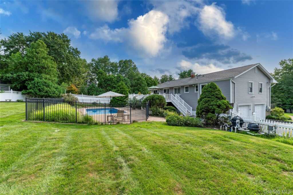 619 Russet Road, Valley Cottage, NY 10989 - Photo 30 of 38