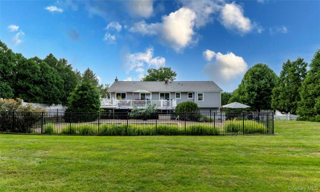 619 Russet Road, Valley Cottage, NY 10989 - Photo 31 of 38