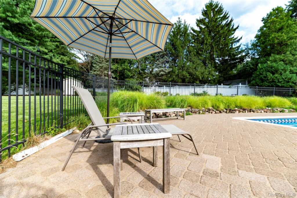 619 Russet Road, Valley Cottage, NY 10989 - Photo 33 of 38