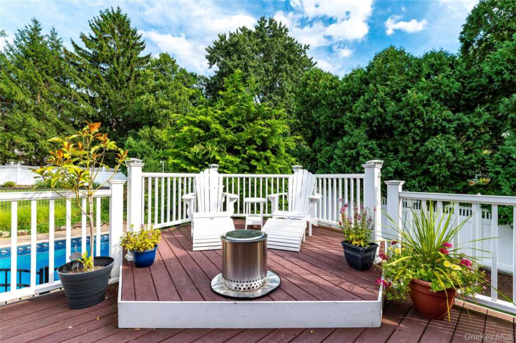 619 Russet Road, Valley Cottage, NY 10989 - Photo 35 of 38