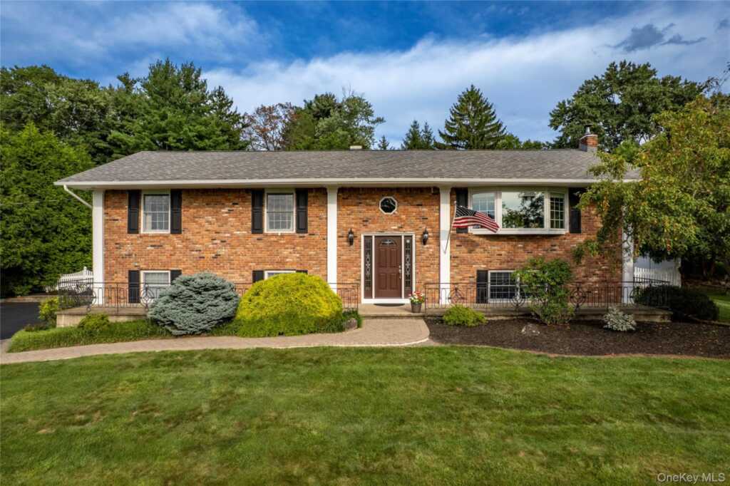 619 Russet Road, Valley Cottage, NY 10989 - Photo 5 of 38