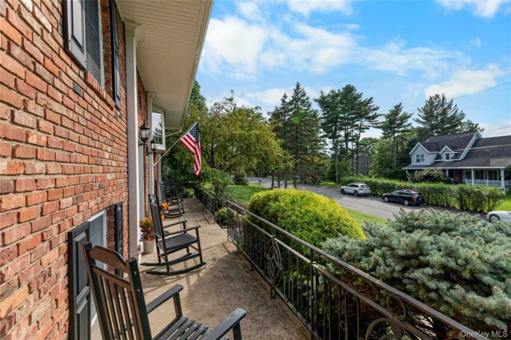619 Russet Road, Valley Cottage, NY 10989 - Photo 7 of 38