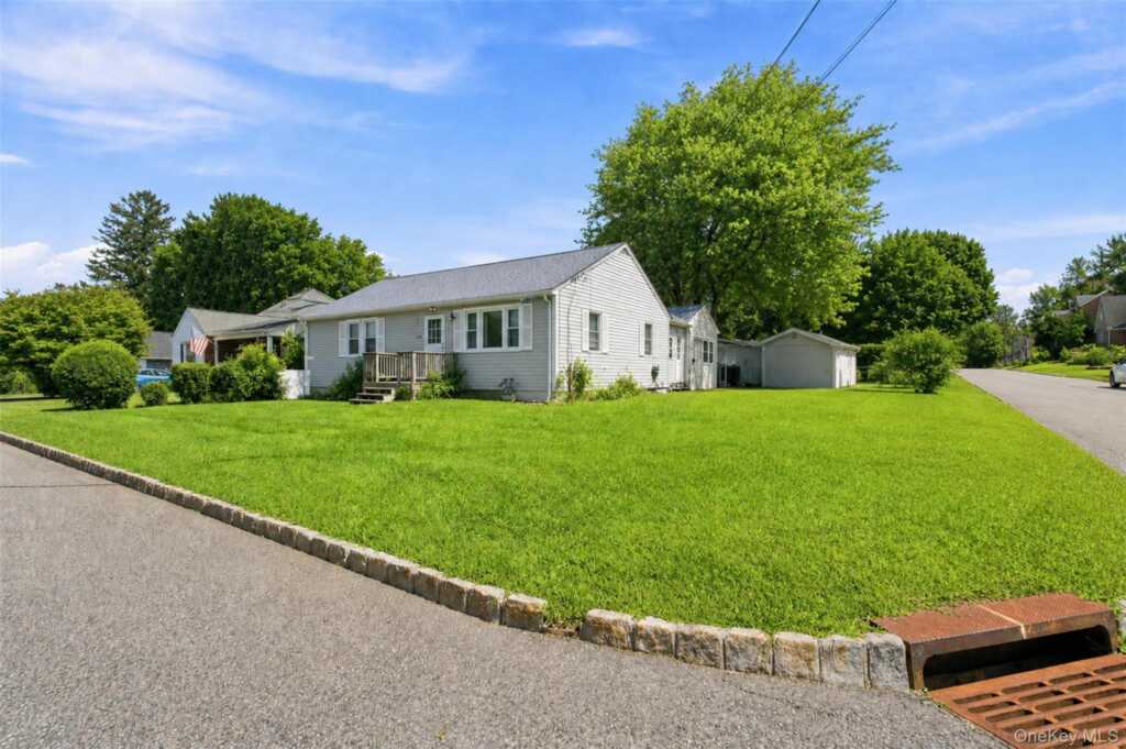 6 Hillside Avenue, Suffern, NY 10901 - Photo 3 of 27