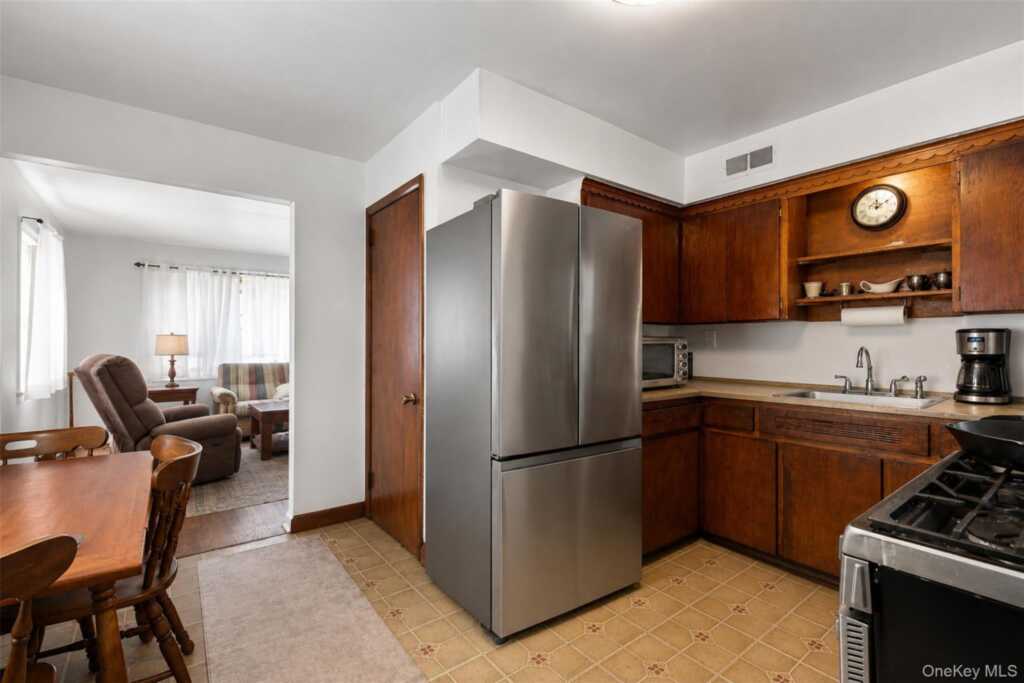 6 Hillside Avenue, Suffern, NY 10901 - Photo 9 of 27
