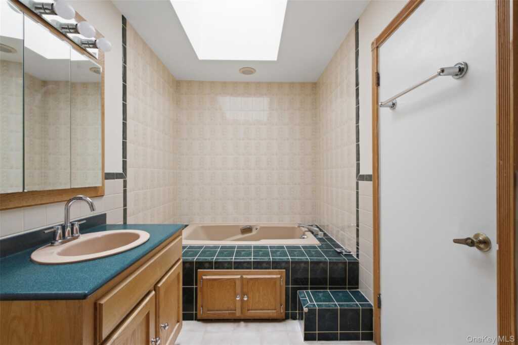14 Dakota Court, Suffern, NY 10901 - Photo 22 of 35
