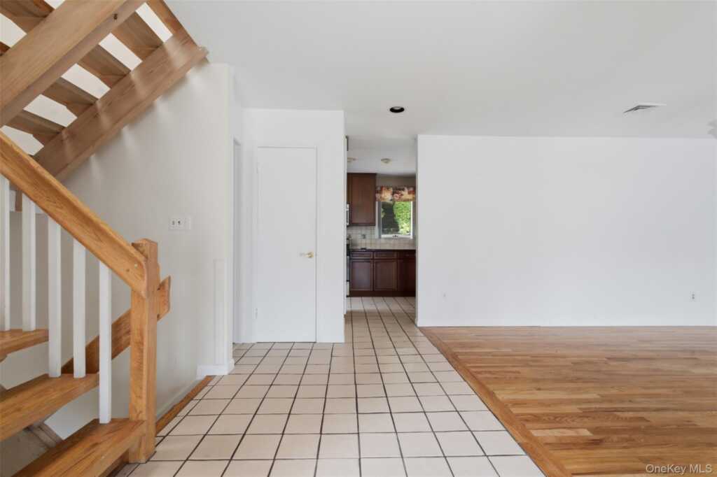 14 Dakota Court, Suffern, NY 10901 - Photo 3 of 35