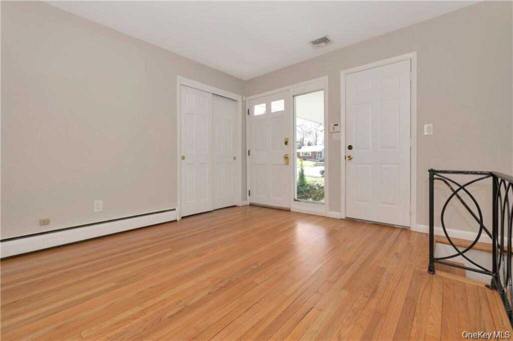 3 Lea Place, Rye, NY 10580 - Photo 3 of 46