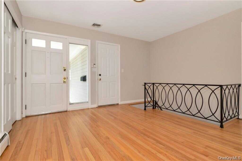 3 Lea Place, Rye, NY 10580 - Photo 4 of 46