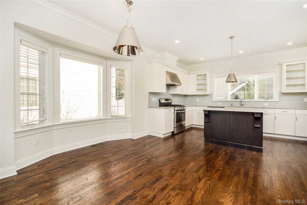 31 Cedar Place, Rye, NY 10580 - Photo 4 of 16