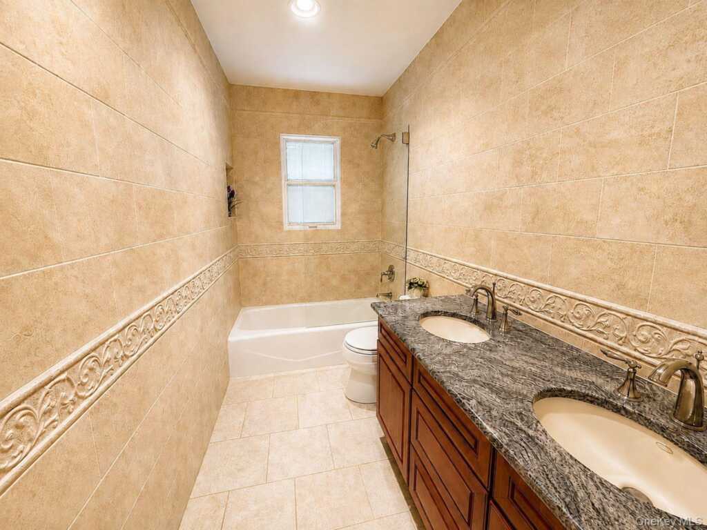 38 York Drive, New City, NY 10956 - Photo 6 of 9