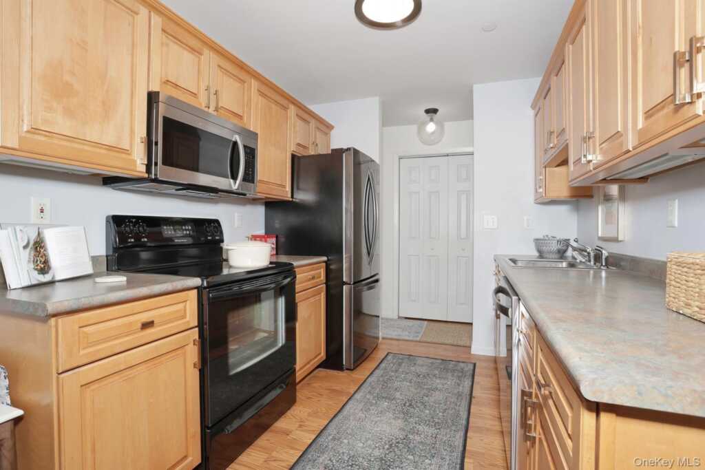 174 Sierra Vista Lane, Valley Cottage, NY 10989 - Photo 15 of 34