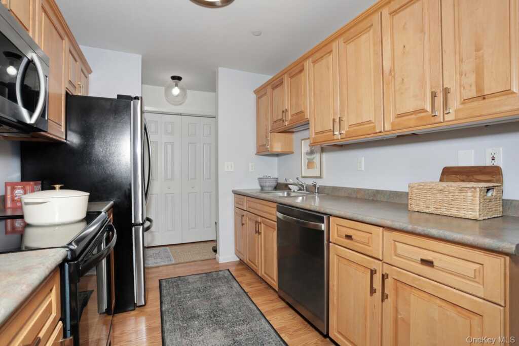 174 Sierra Vista Lane, Valley Cottage, NY 10989 - Photo 16 of 34