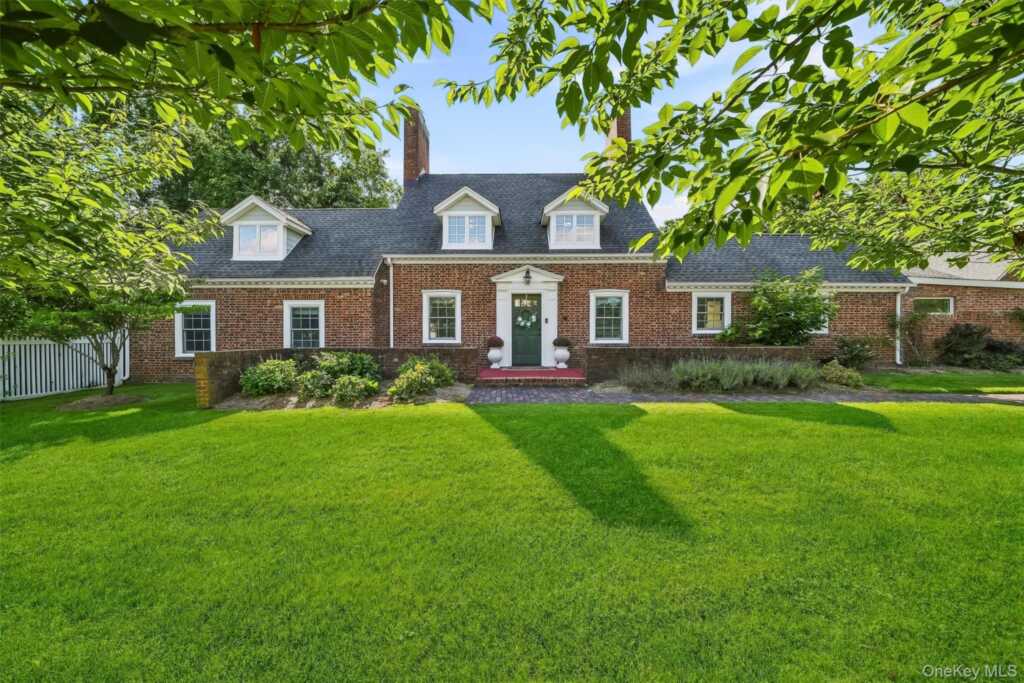 8 Rose Hill Road, Suffern, NY 10901 - Photo 2 of 50