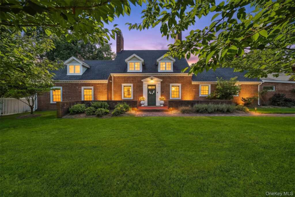 8 Rose Hill Road, Suffern, NY 10901 - Photo 3 of 50