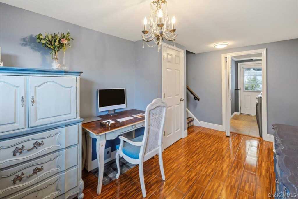 8 Foxwood Avenue, Suffern, NY 10901 - Photo 11 of 37