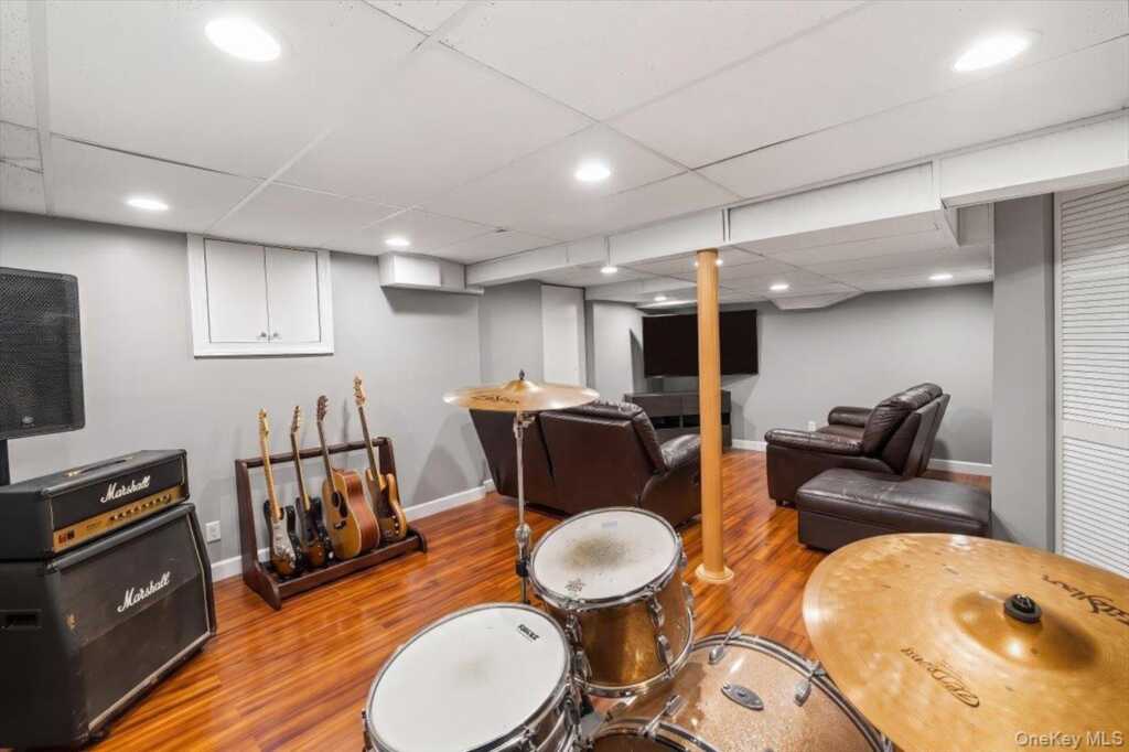 8 Foxwood Avenue, Suffern, NY 10901 - Photo 24 of 37