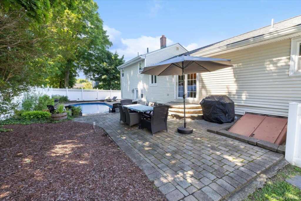 8 Foxwood Avenue, Suffern, NY 10901 - Photo 26 of 37