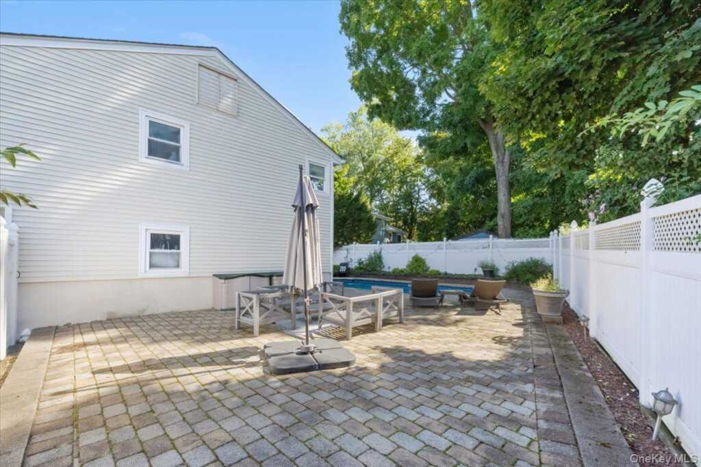 8 Foxwood Avenue, Suffern, NY 10901 - Photo 27 of 37