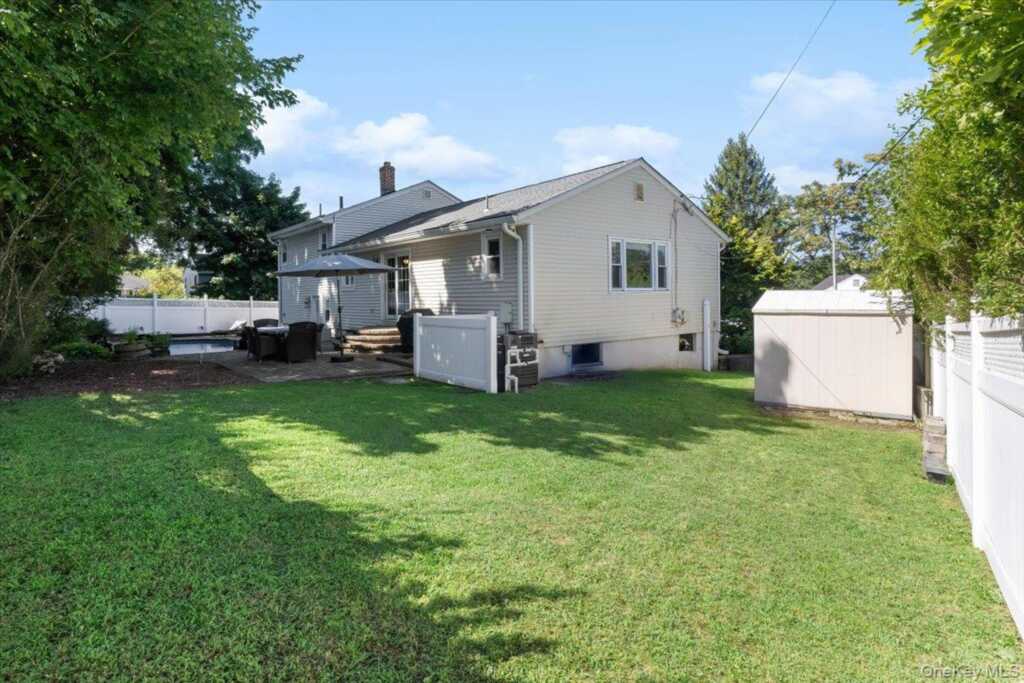 8 Foxwood Avenue, Suffern, NY 10901 - Photo 29 of 37