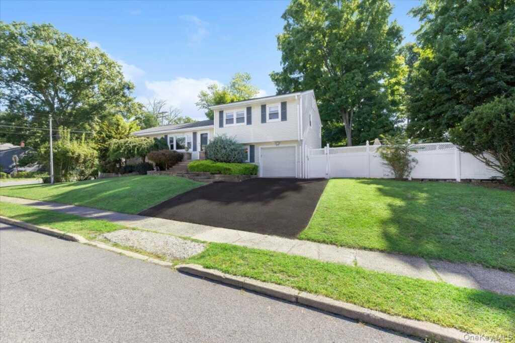 8 Foxwood Avenue, Suffern, NY 10901 - Photo 3 of 37