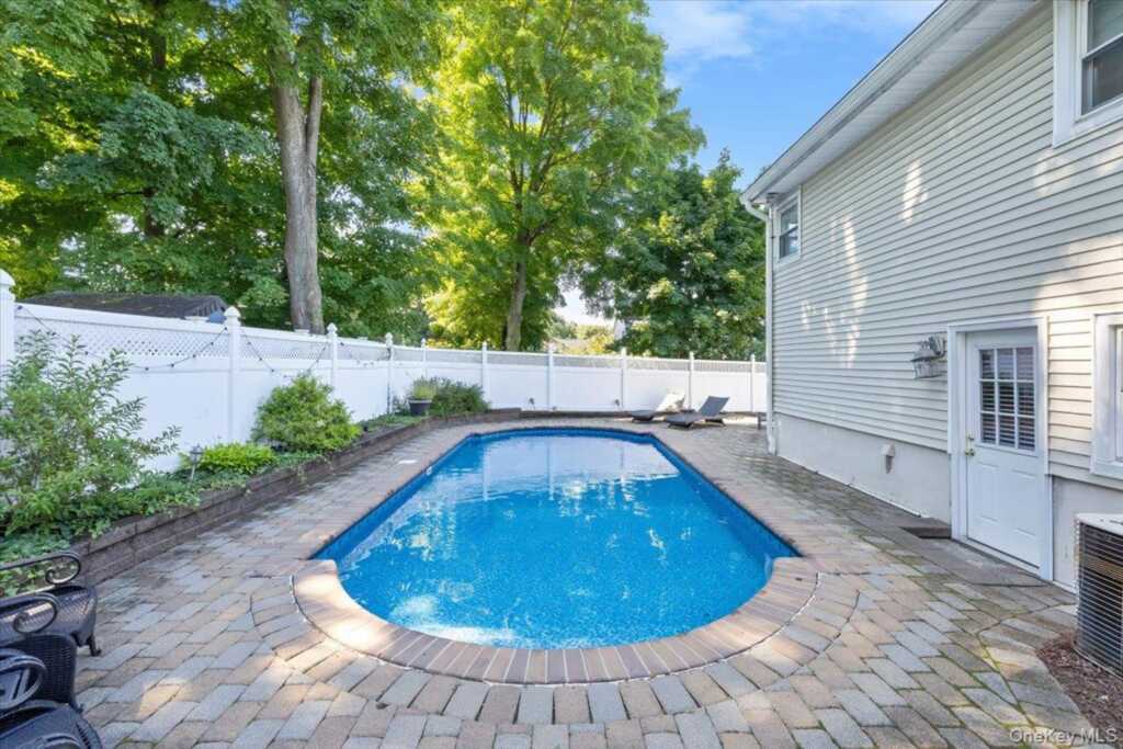 8 Foxwood Avenue, Suffern, NY 10901 - Photo 30 of 37