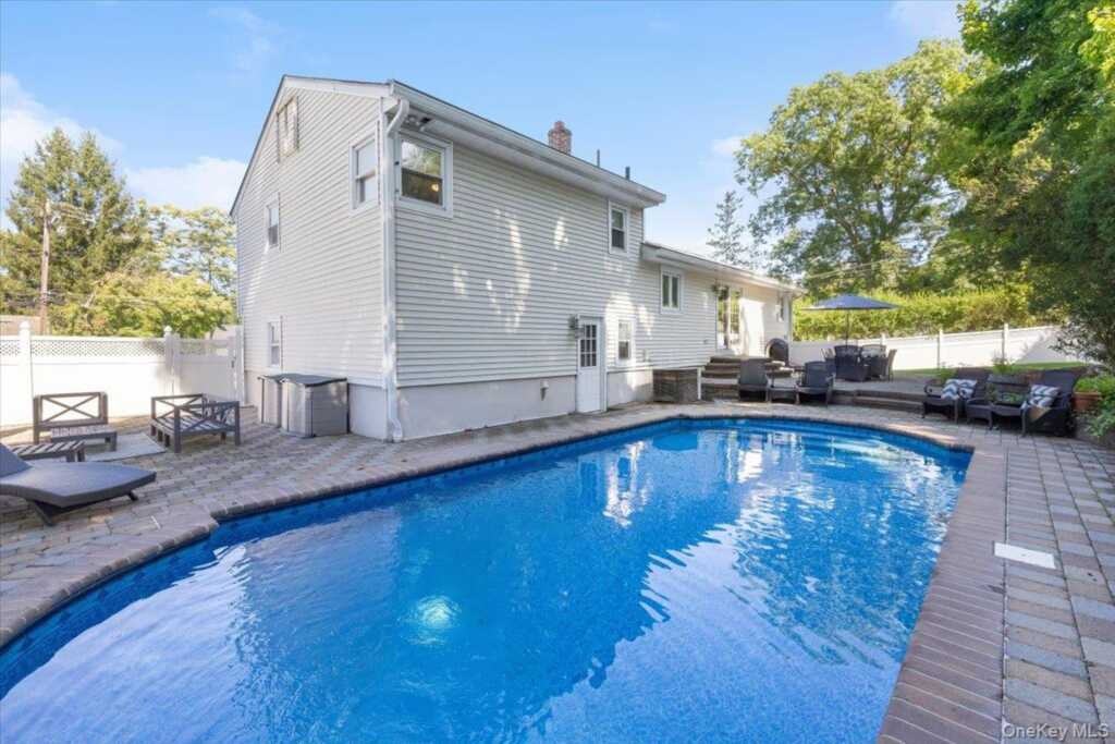 8 Foxwood Avenue, Suffern, NY 10901 - Photo 31 of 37