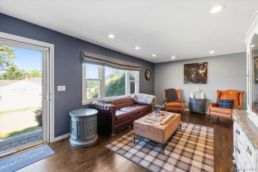 8 Foxwood Avenue, Suffern, NY 10901 - Photo 4 of 37