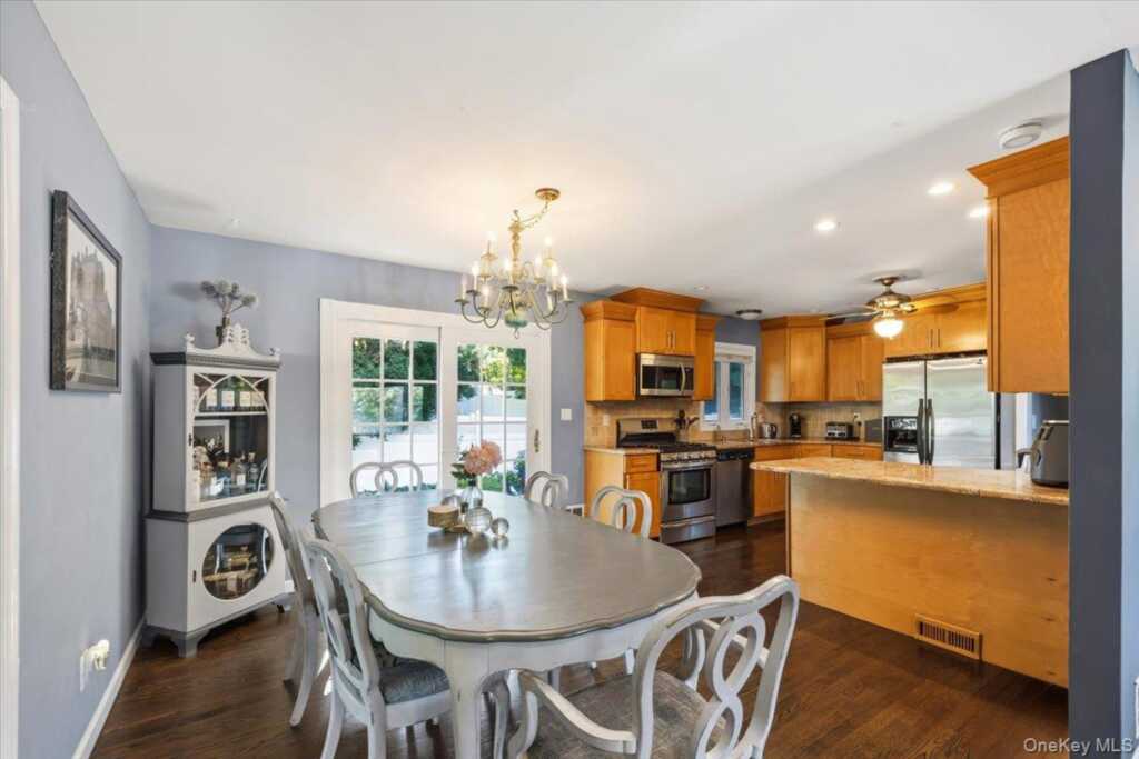 8 Foxwood Avenue, Suffern, NY 10901 - Photo 7 of 37