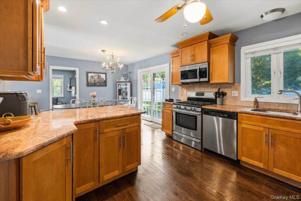 8 Foxwood Avenue, Suffern, NY 10901 - Photo 9 of 37