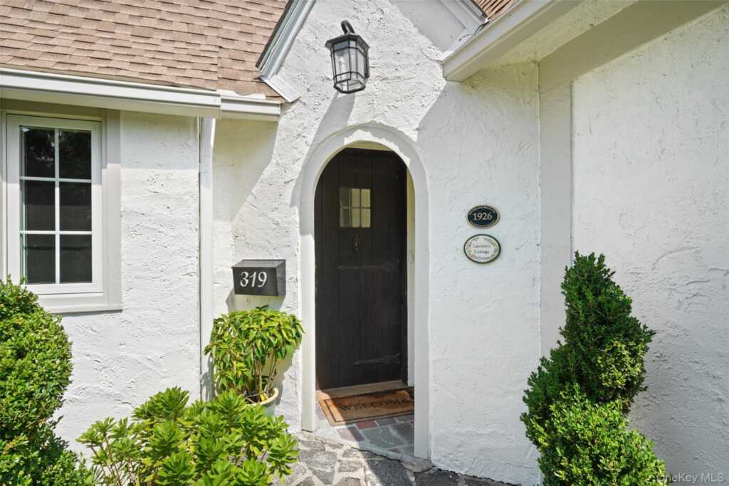 319 Oakland Beach Avenue, Rye, NY 10580 - Photo 2 of 33