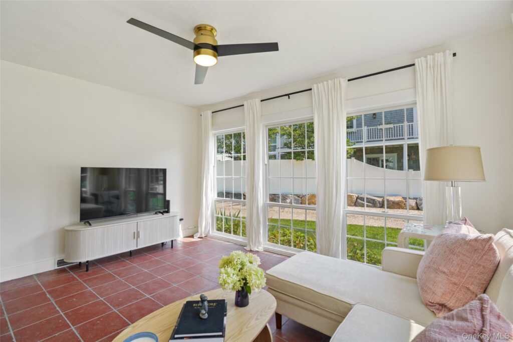 319 Oakland Beach Avenue, Rye, NY 10580 - Photo 8 of 33