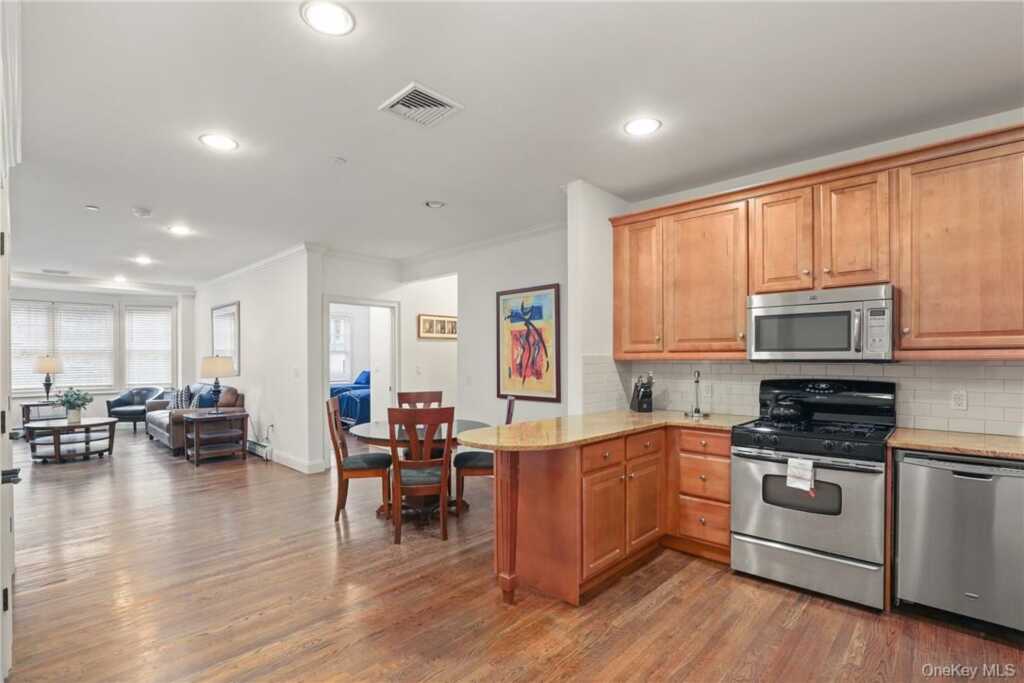 10 School Street, Unit #3F, Rye, NY 10580 - Photo 3 of 12
