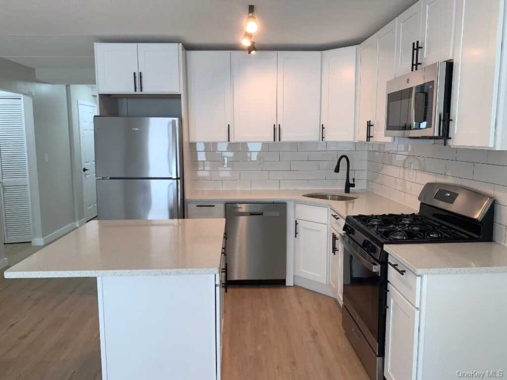 85 N Middletown Road, Unit #A9, Nanuet, NY 10954 - Photo 2 of 23