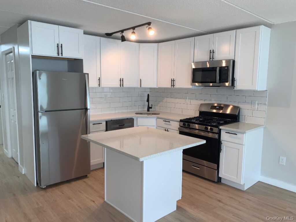 85 N Middletown Road, Unit #A9, Nanuet, NY 10954 - Photo 3 of 23