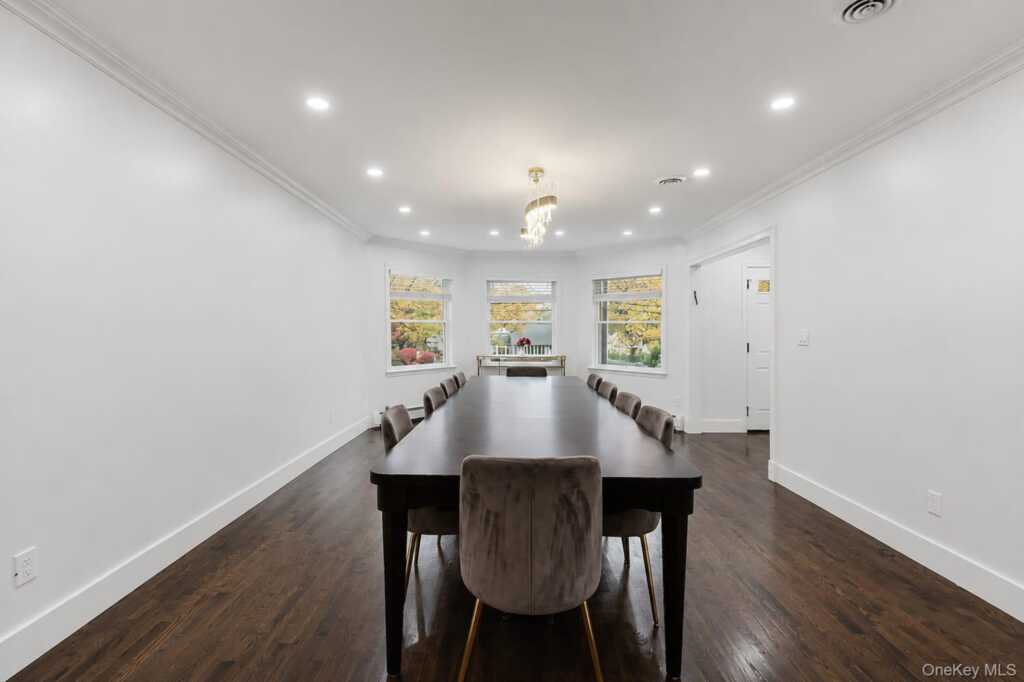 169 S Pascack Road, Nanuet, NY 10954 - Photo 10 of 36