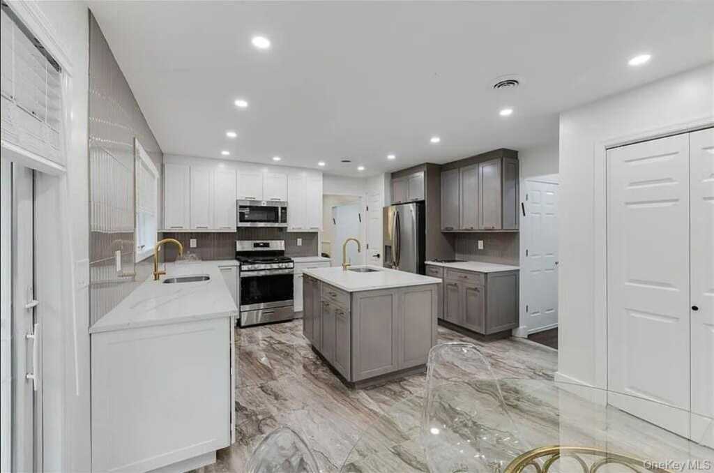 169 S Pascack Road, Nanuet, NY 10954 - Photo 12 of 36
