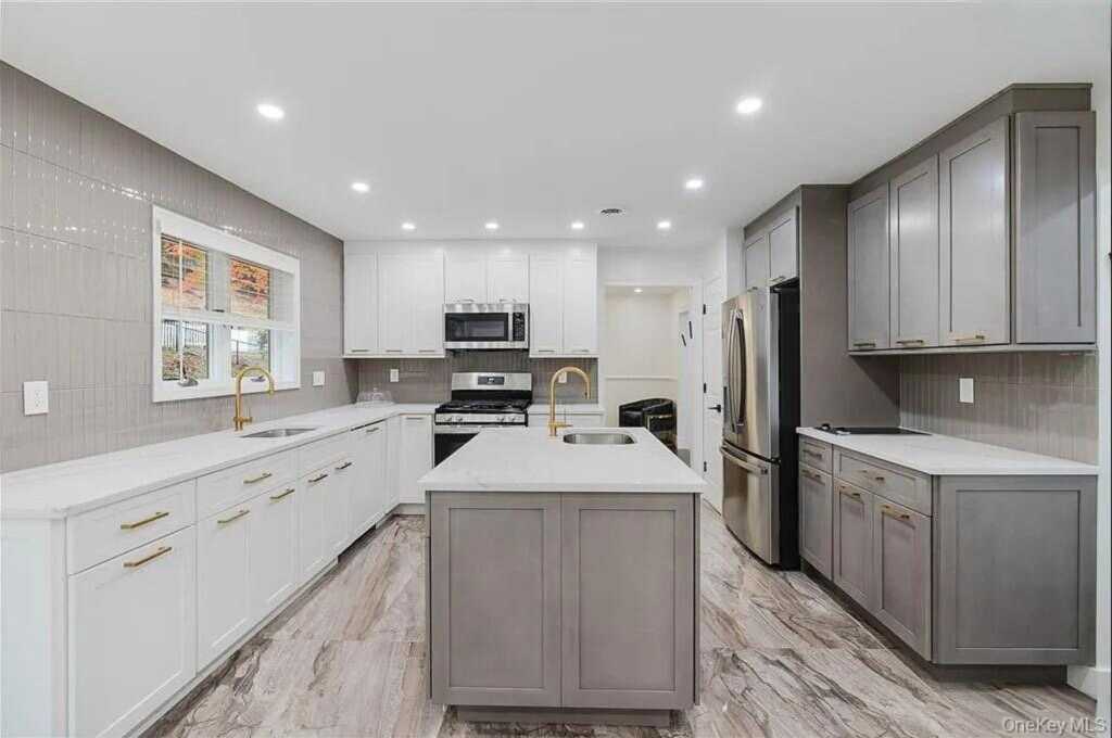 169 S Pascack Road, Nanuet, NY 10954 - Photo 13 of 36