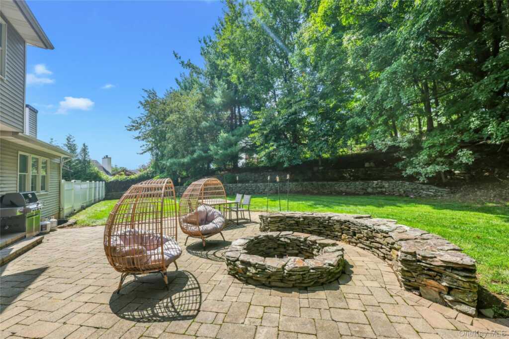 169 S Pascack Road, Nanuet, NY 10954 - Photo 25 of 36