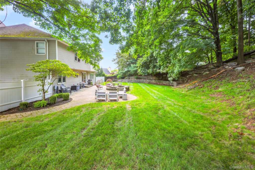 169 S Pascack Road, Nanuet, NY 10954 - Photo 28 of 36