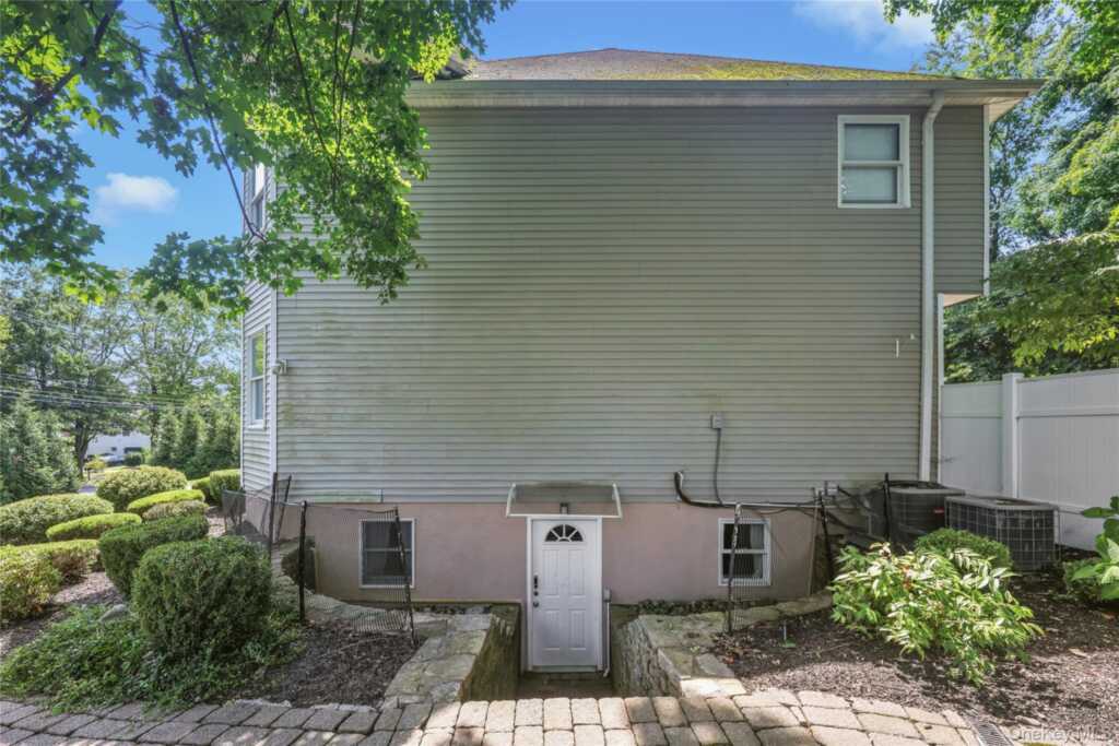 169 S Pascack Road, Nanuet, NY 10954 - Photo 29 of 36