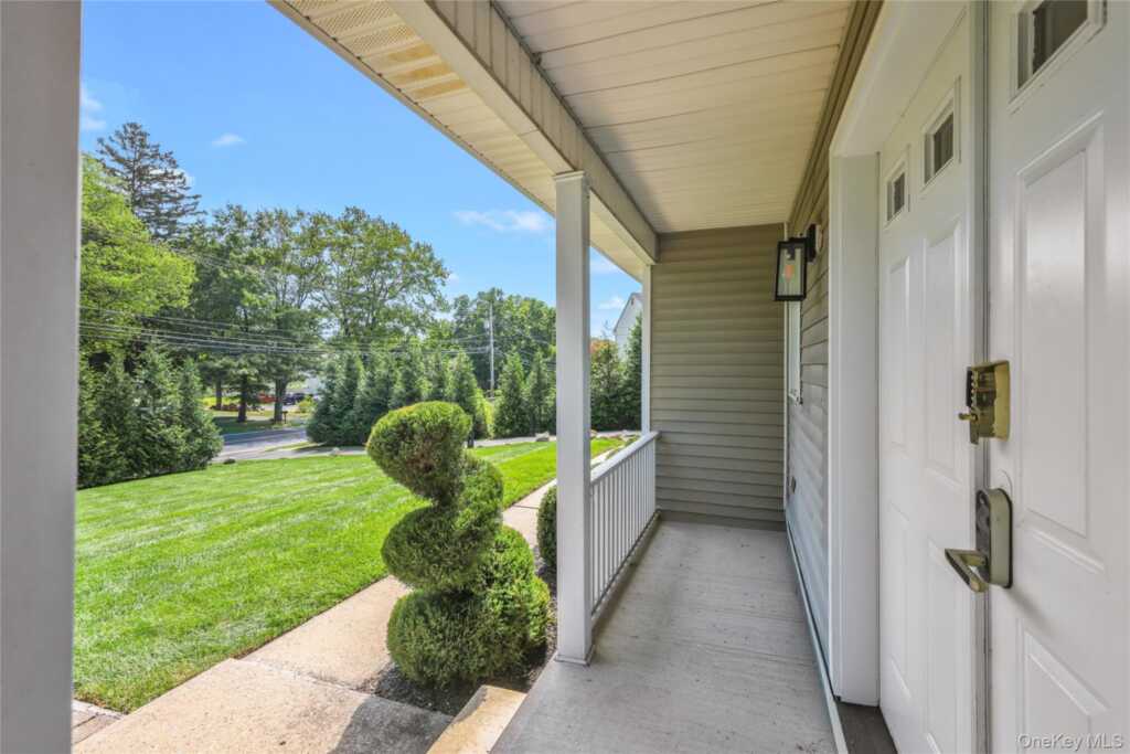 169 S Pascack Road, Nanuet, NY 10954 - Photo 3 of 36
