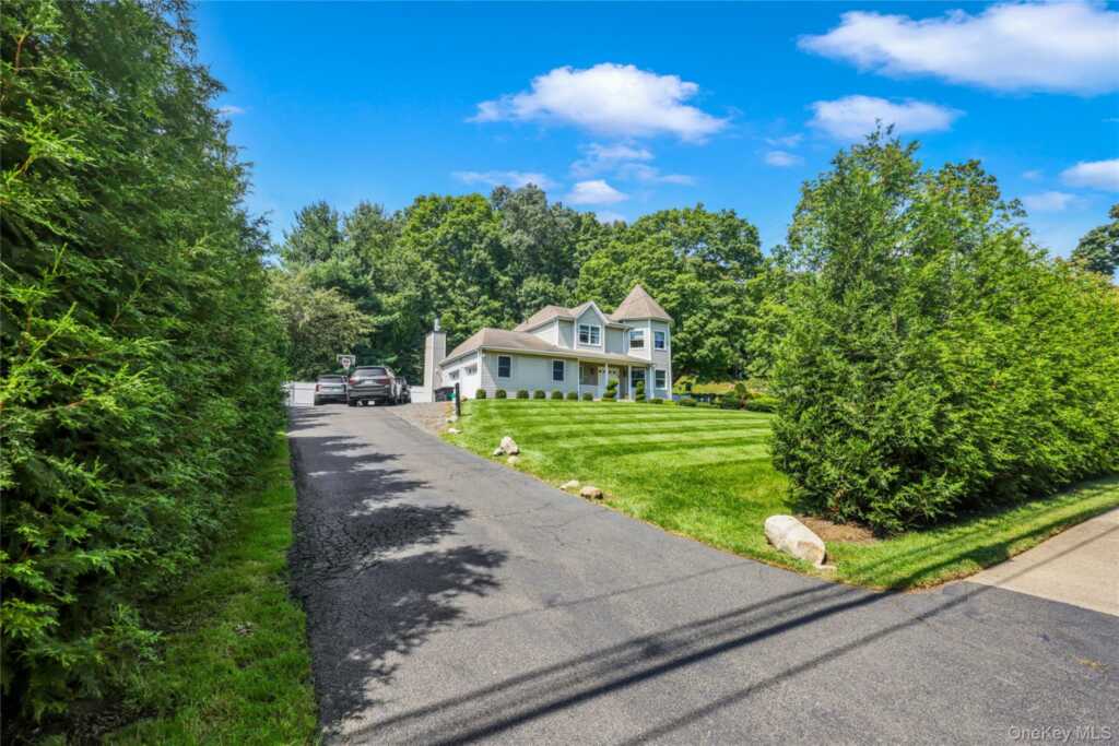 169 S Pascack Road, Nanuet, NY 10954 - Photo 6 of 36