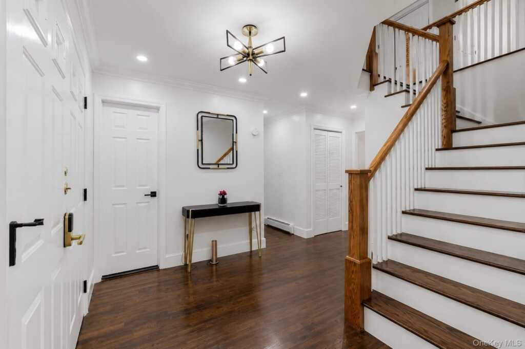169 S Pascack Road, Nanuet, NY 10954 - Photo 7 of 36