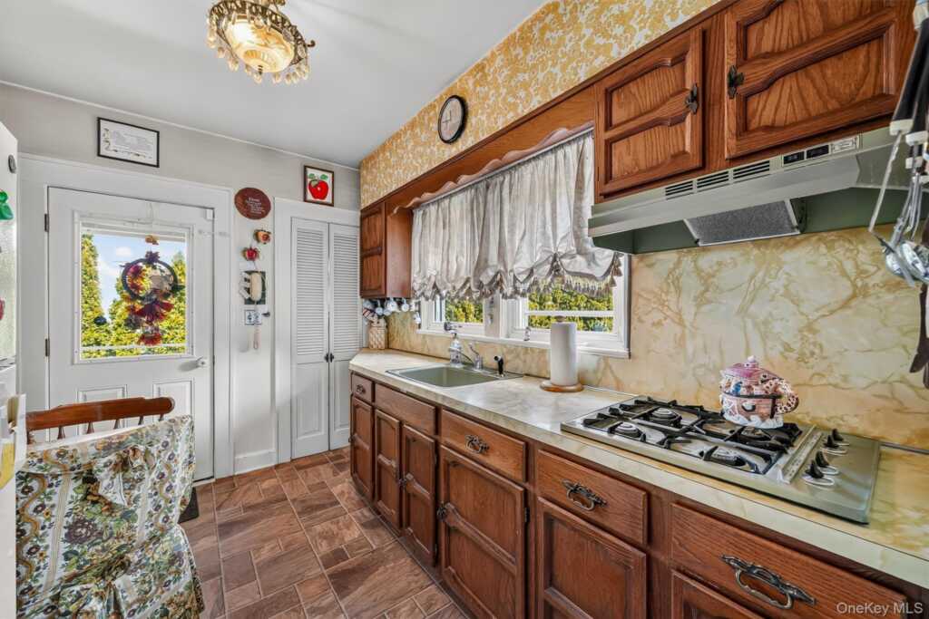 47 Woodland Avenue, Rye, NY 10573 - Photo 18 of 40